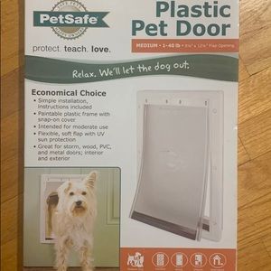 🚪NIB Petsafe plastic Pet door meduim